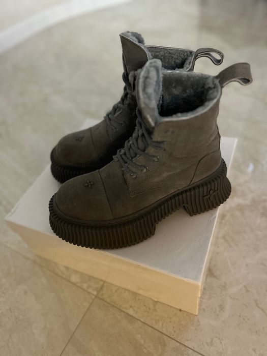 Зимове взуття чоботи