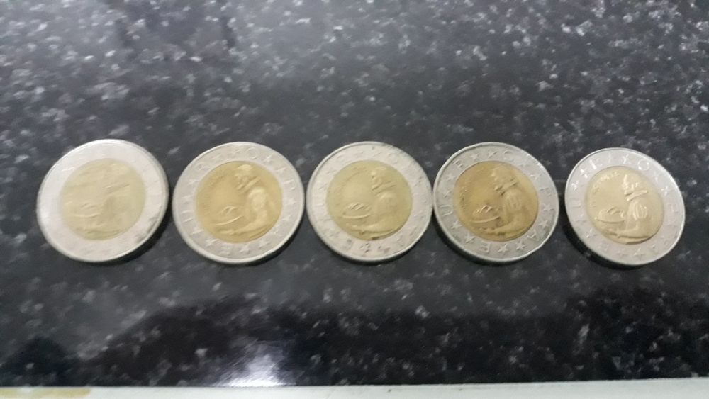 Várias notas e moedas escudo e outros