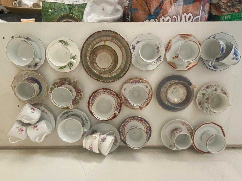 Chávenas e Pires antigos de coleção