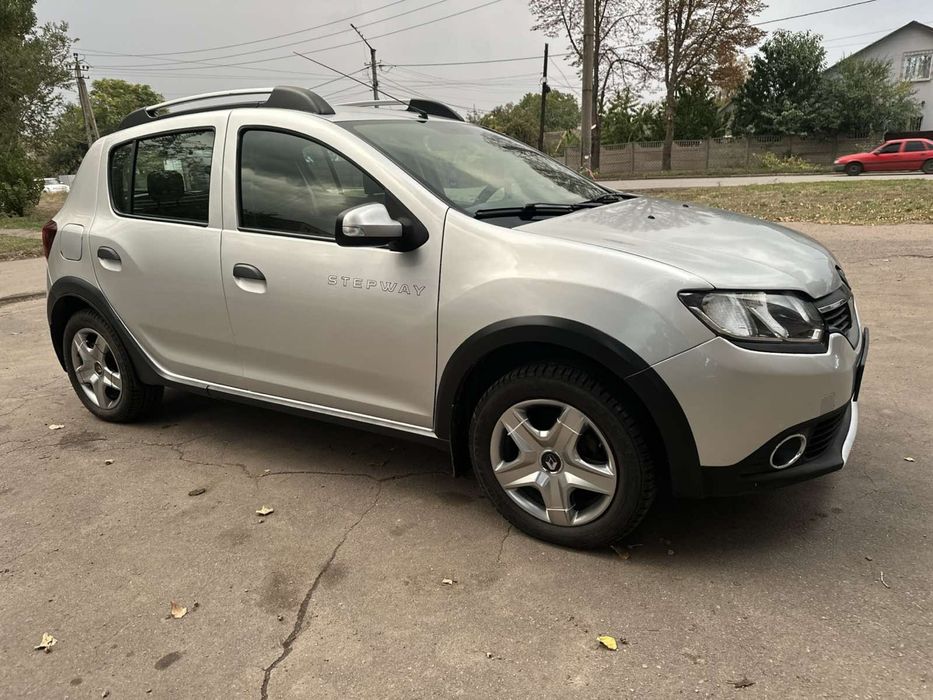 Reno sandero stepway 2013 год 1.5 дизель в очень хорошем состоянии