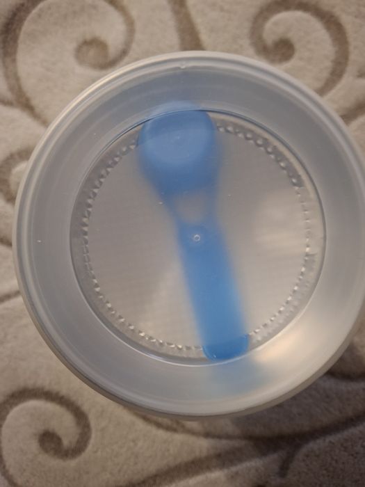 Продам детское питание NAN безлактозный