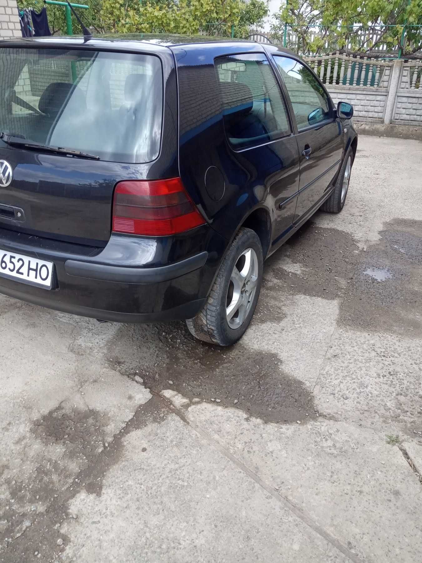 Продам авто Volkswagen Golf 2001