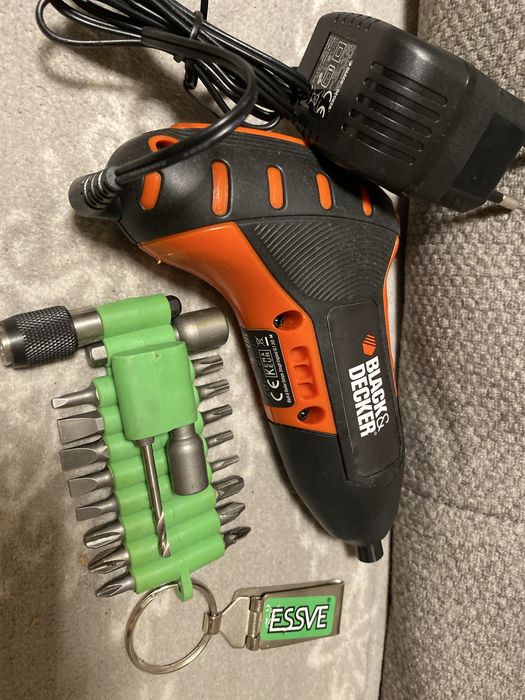 Wkrętak akumulatorowy Black Decker + zestaw bitów