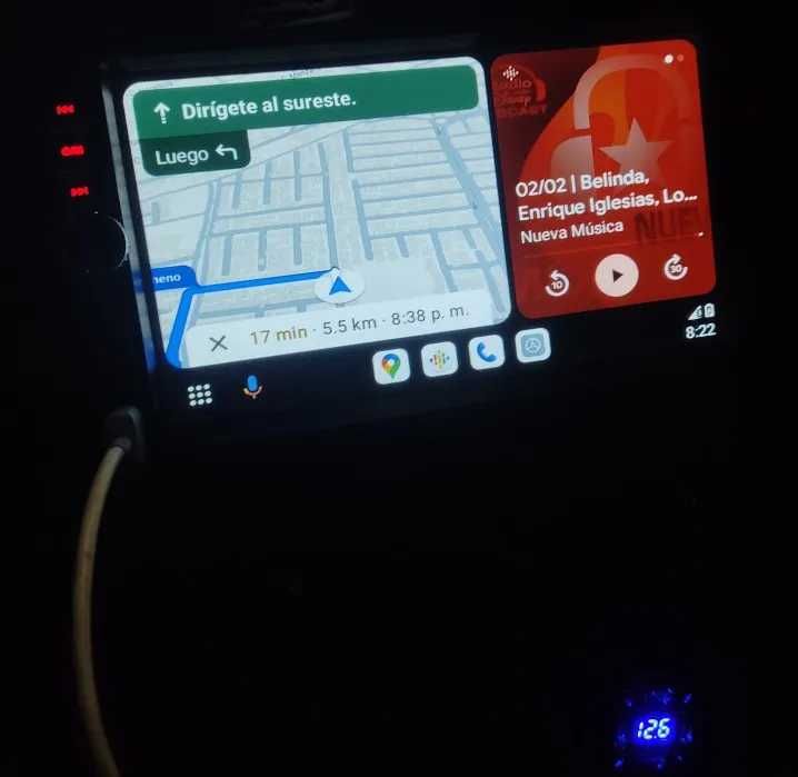 Автомагнітола з Apple CarPlay та Android Auto