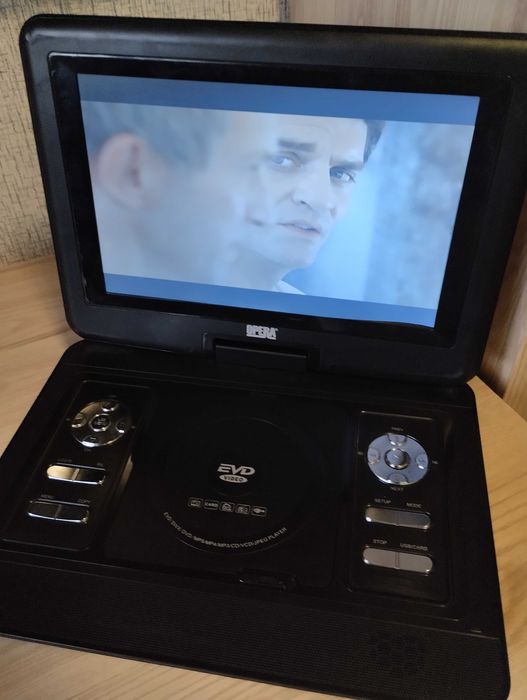 Продам  портативный ДВД