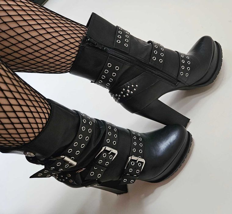 Botki Guess model Rindy platforma obcas skóra naturalna