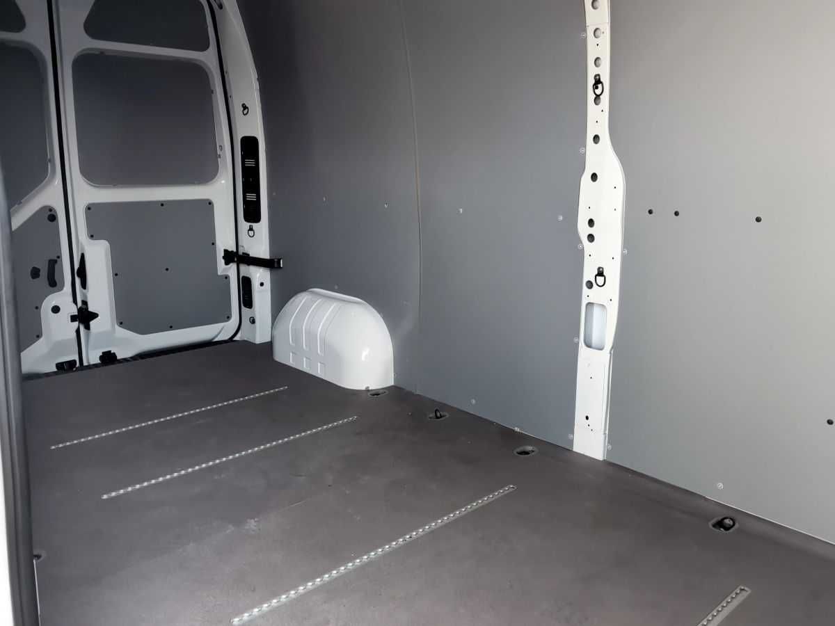 Wynajem busa furgon blaszak L3H2 Renault Master Dostawczy Wypożycz