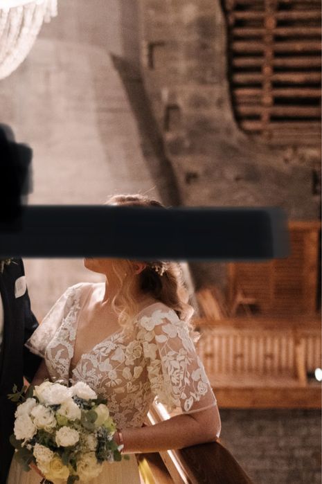 Suknia ślubna z koronkowym topem