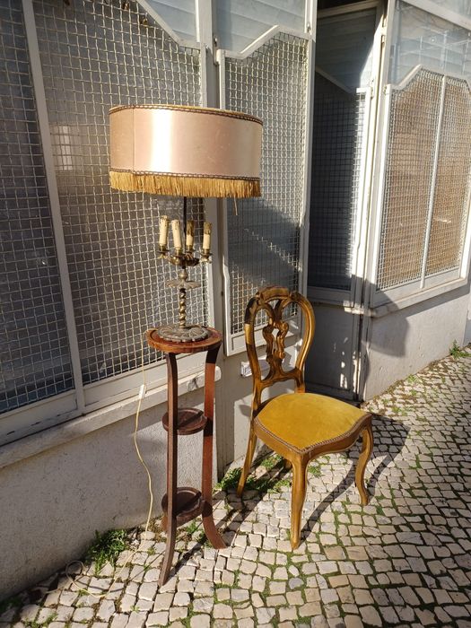 Cadeira estilo francês dourada antiga