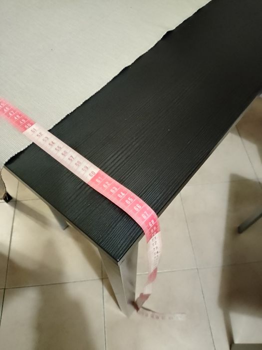 Mesa de jantar com 4 cadeiras – em excelente estado!