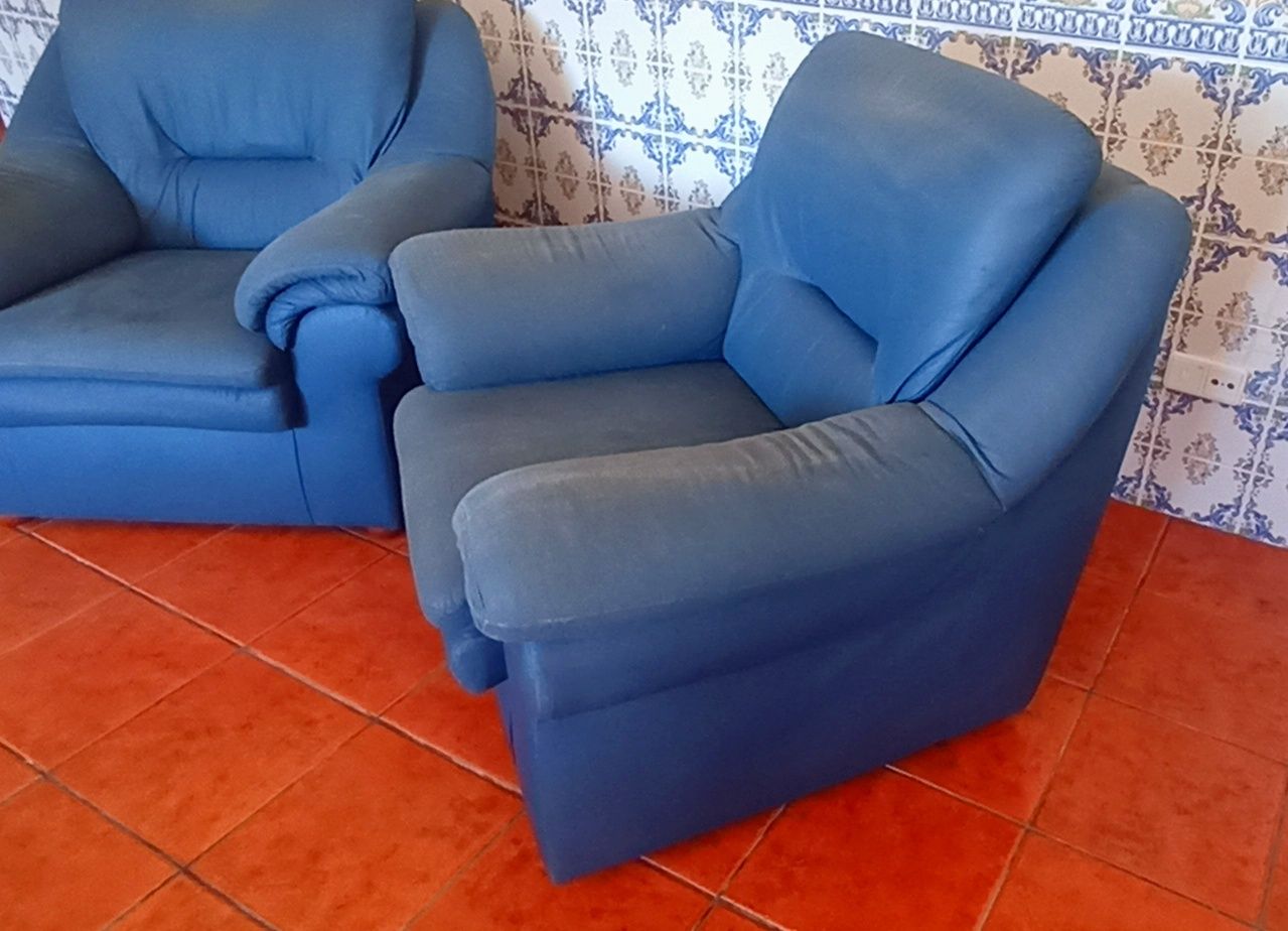 Dois  sofás 30€ cada, confortáveis e bom estado