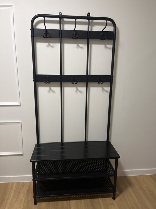 Wieszak na ubrania z ławką