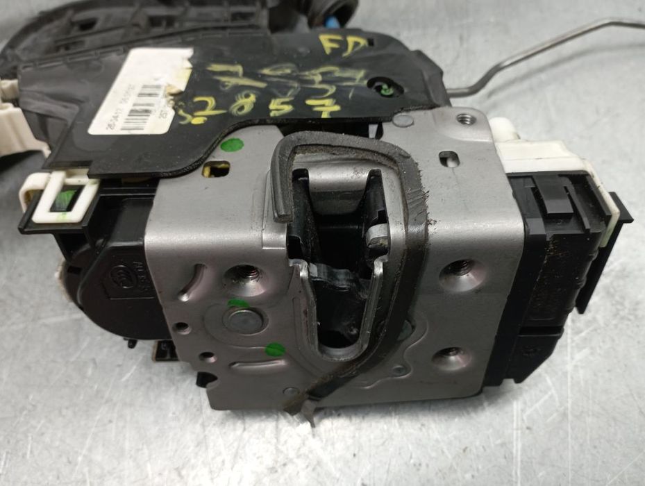 Fechadura / fecho porta frente direito MERCEDES-BENZ Classe B (W246, W