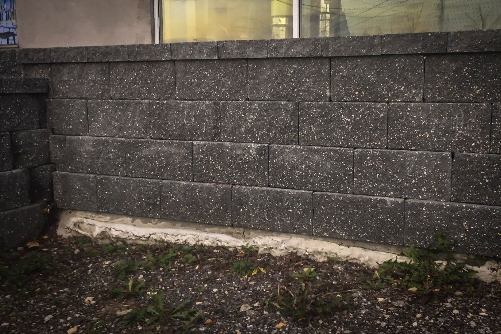 Mur oporowy pustak skarpowy murek ogrodowy łupany palisada gazon elka