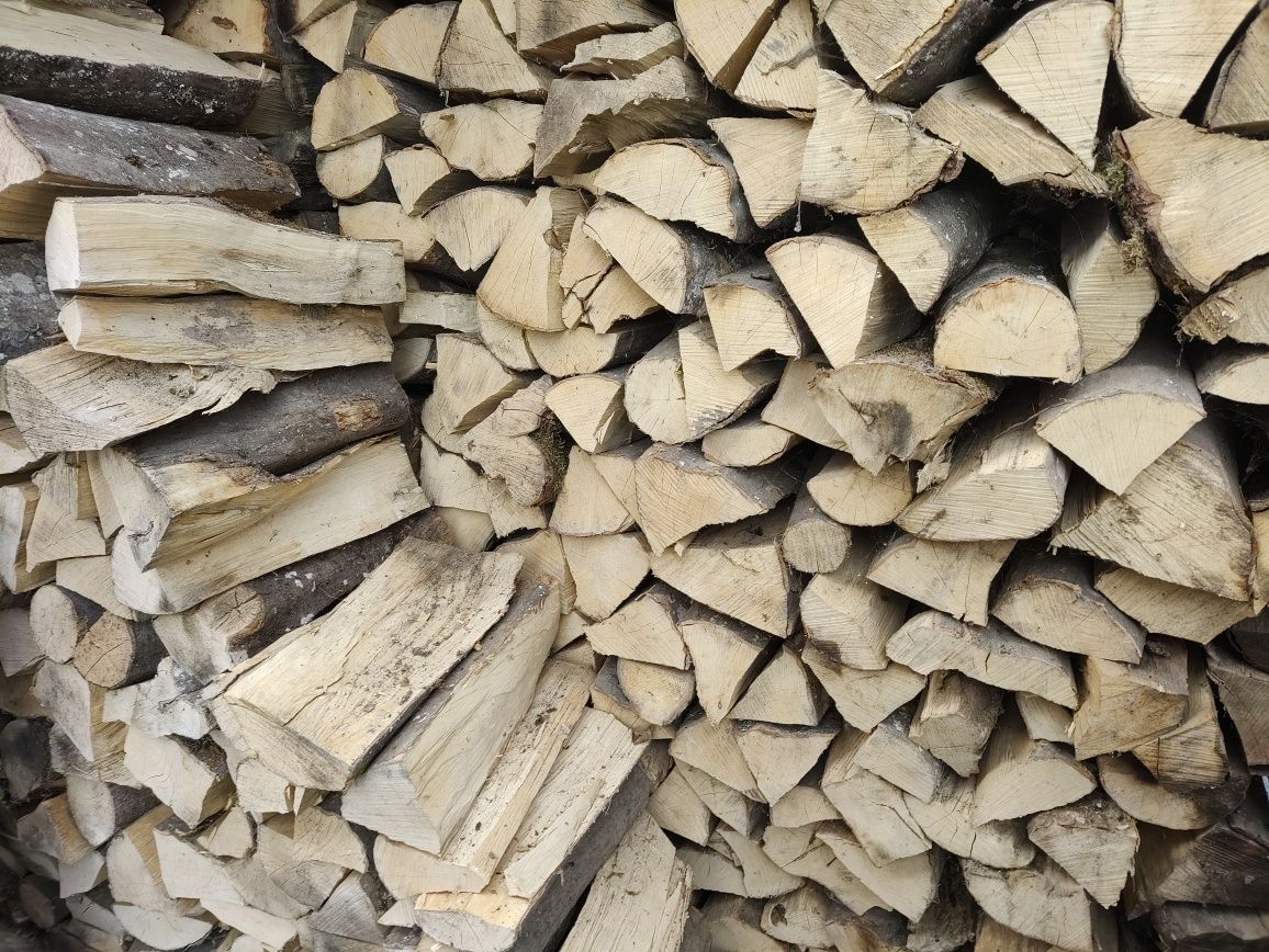 Drewno do kominka, na ognisko, suchy opał, zrębka w workach sezonowany