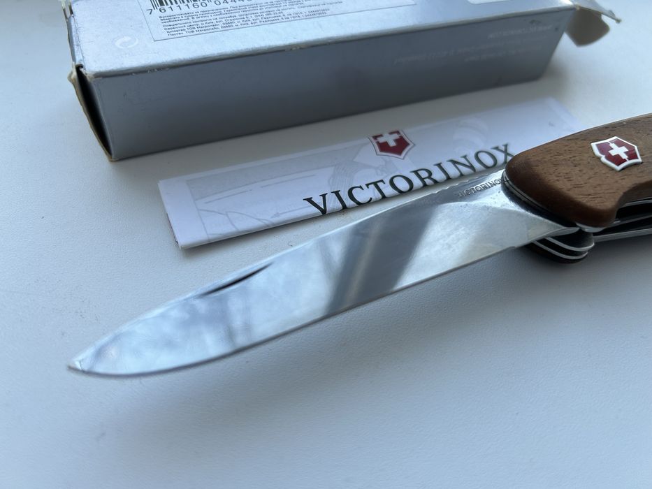 Продам ніж victorinox ranger wood 55