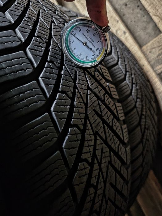 Зимові 205/65r17 Pirelli | 9/8mm | 2024 | Преміум шини | Стан нових