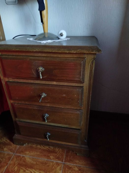 Mesas de cabeceira de madeira