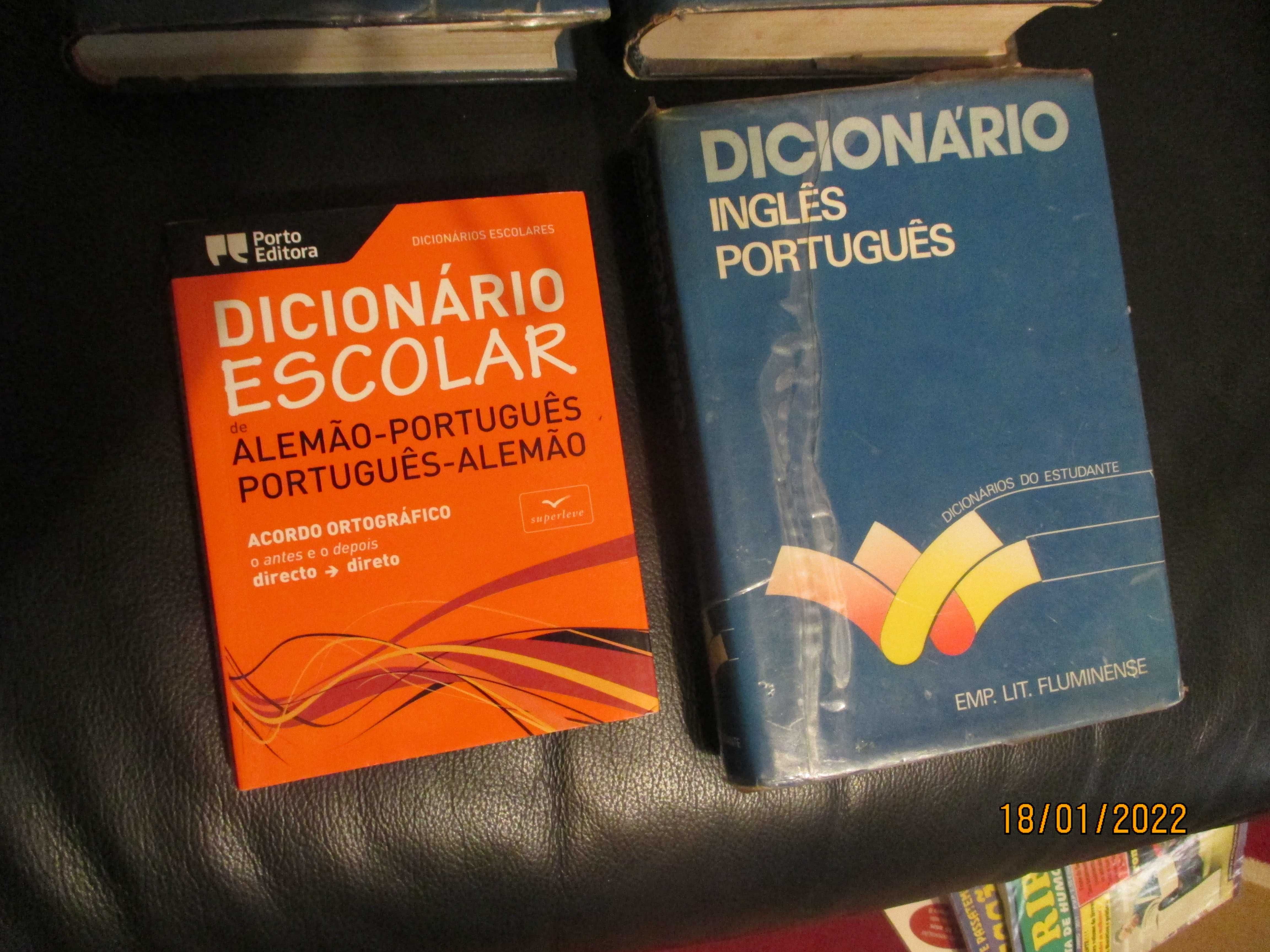4 dicionários de estudante
