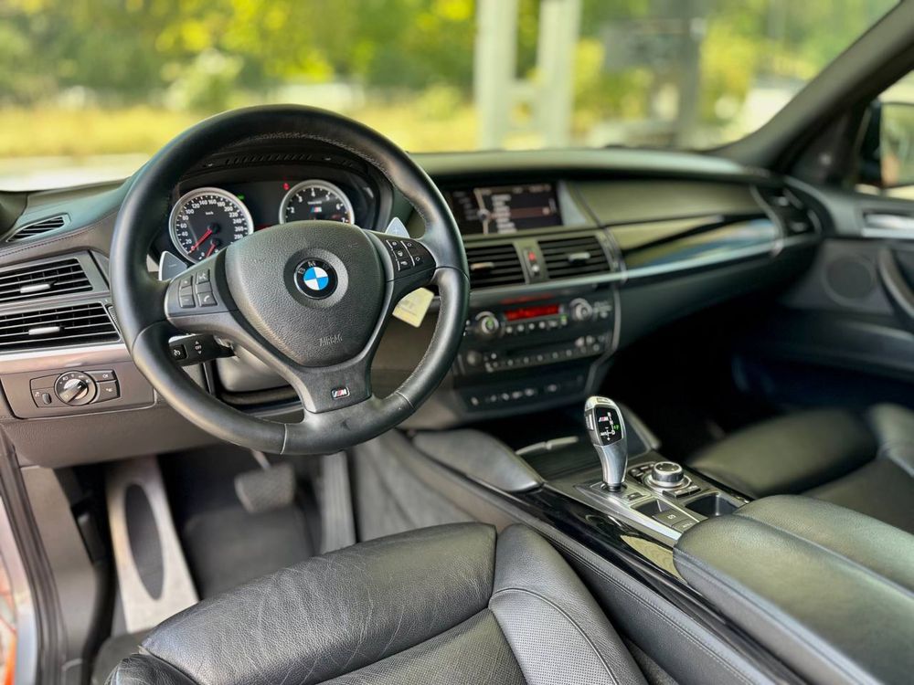 BMW X5M 2011 official
