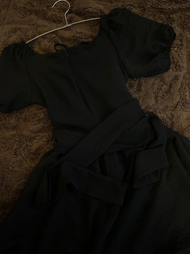 Сукня чорна стильна