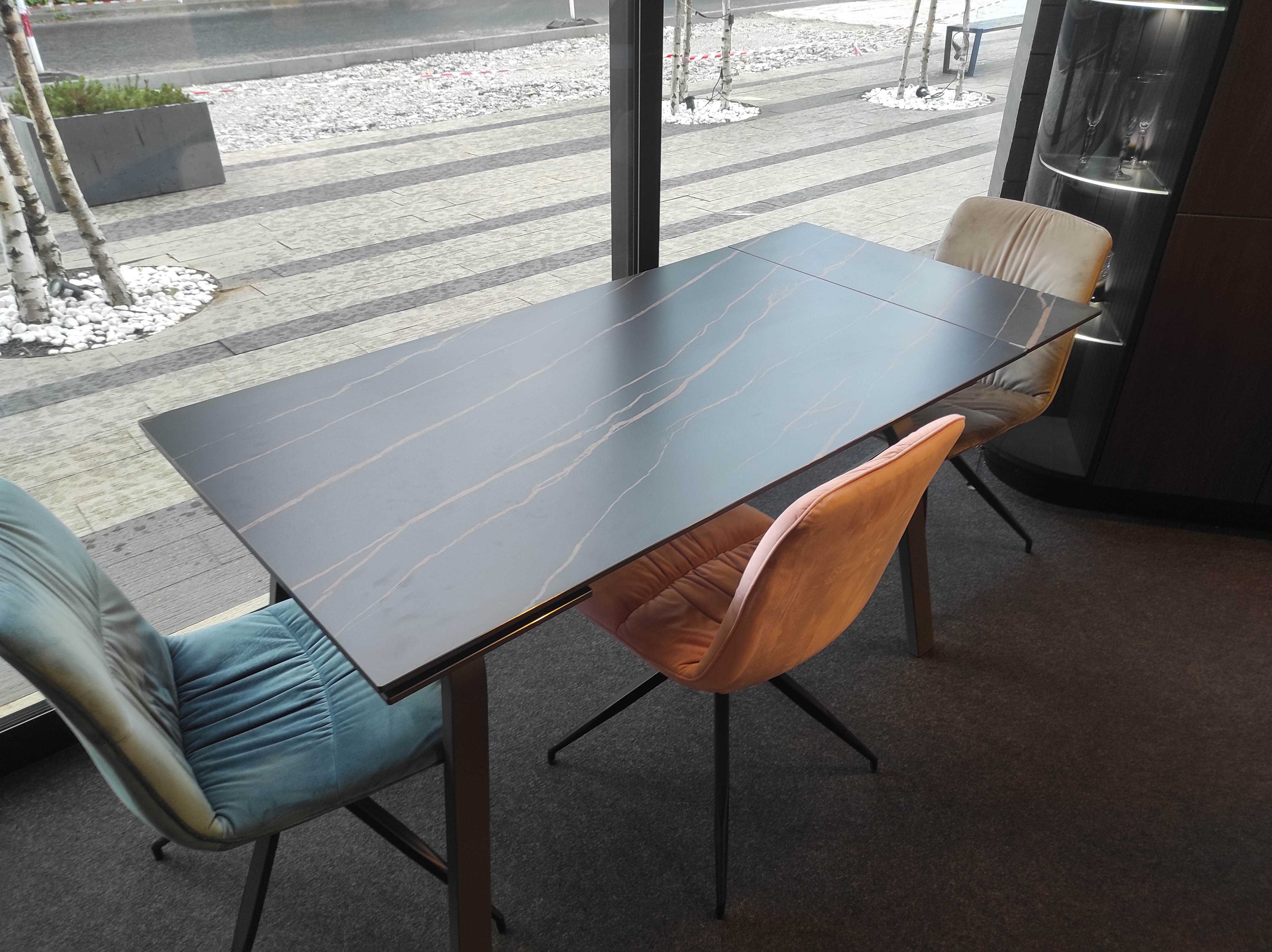 Włoski stół rozkładany z blatem ceramicznym - model Dylan