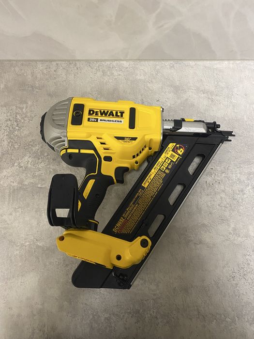 DeWALT DCN692 20Vmax каркасний нейлер 30кут 50-90мм Мексика