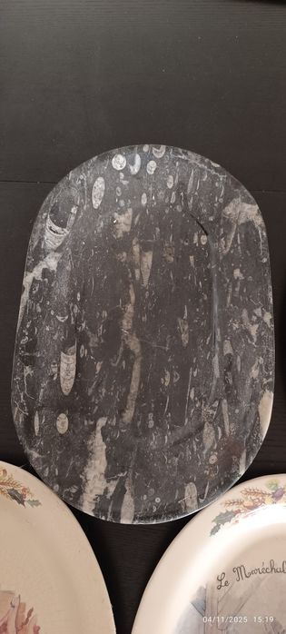 Travessas de loiça, metálica e de marmore