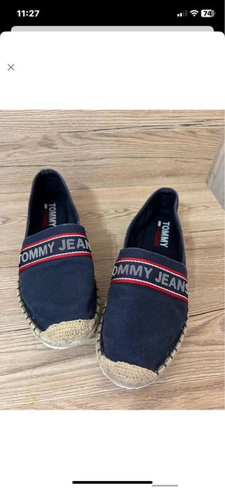 Оригінальні сліпони Tommy Jeans .