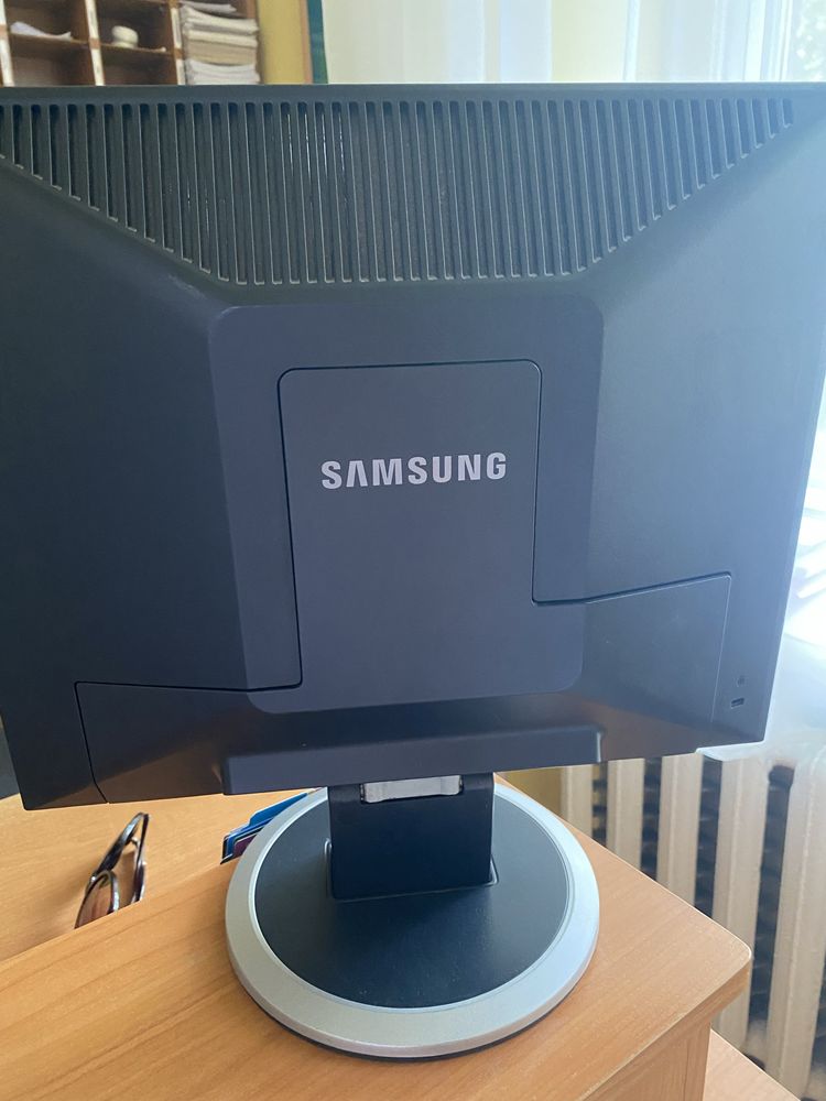 Монітор Samsung