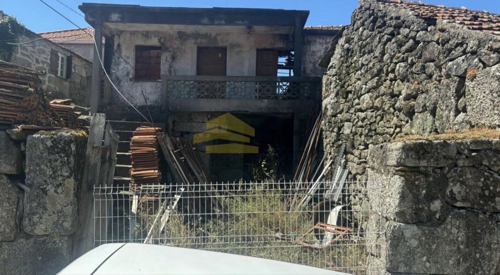 Moradia T3 p/recuperar | Gestaçô, Baião