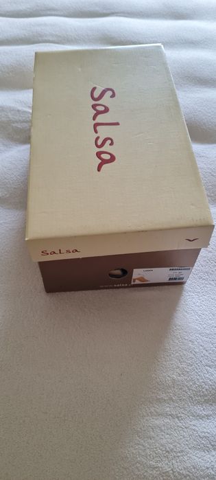 Sapatos de marca a preço excelente