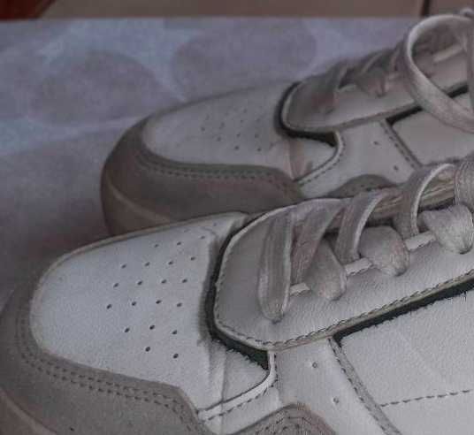 Жіночі білі шкіряні красівки