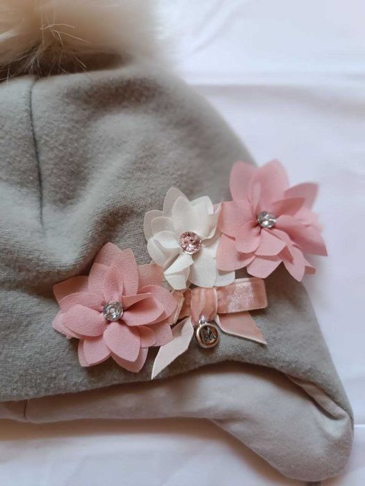 Тепла, зимова, флісова шапочка для дівчинки на зав'язках (до 3 років).