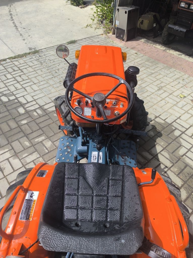 Kubota com documentos