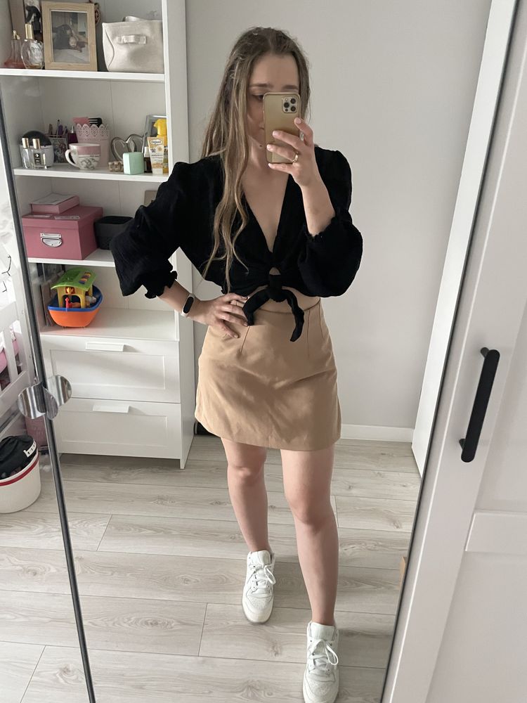 Czarna elegancka bluzka z długim rękawem