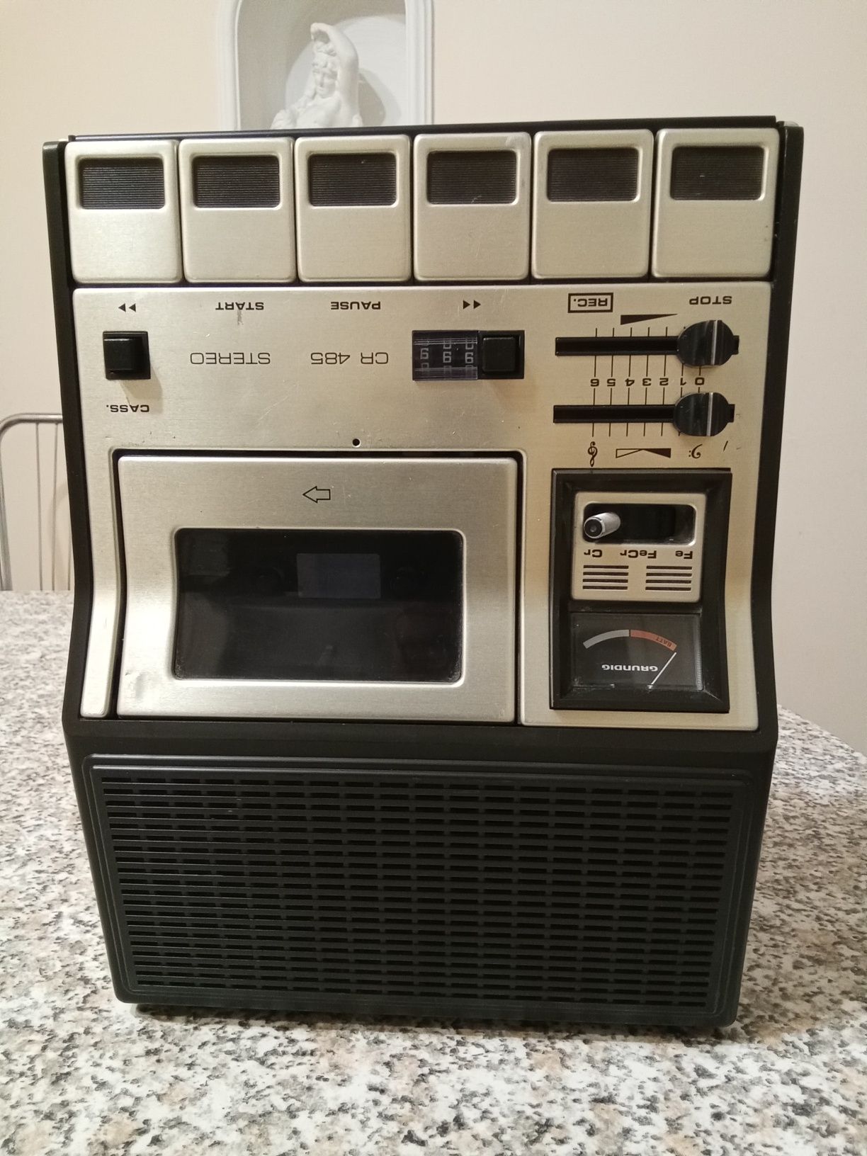 Магнітофон GRUNDIG. Магнітофон Грюндіг. " Капсула часу "
