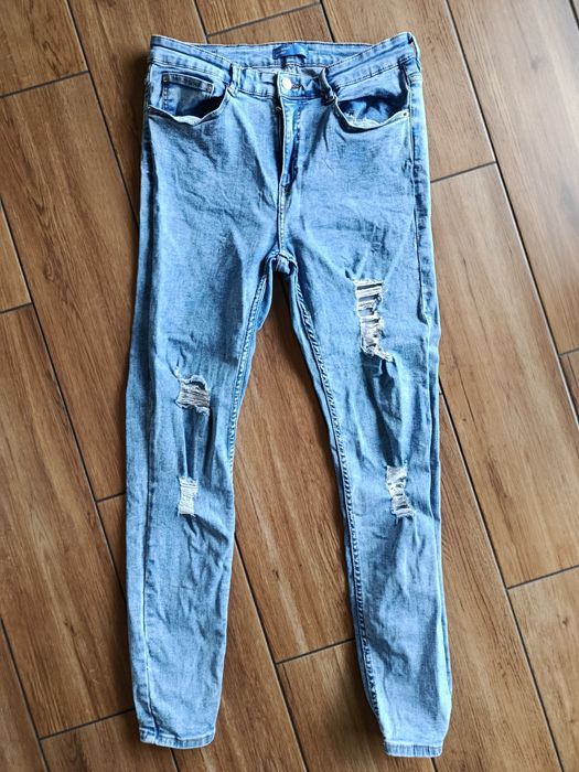 Damskie jeansy z dziurami 42