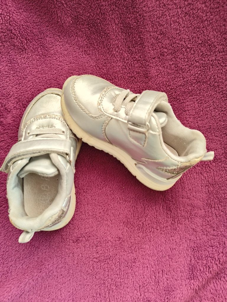 Дитяче взуття кросівки 24 розмір 14 см. устілка