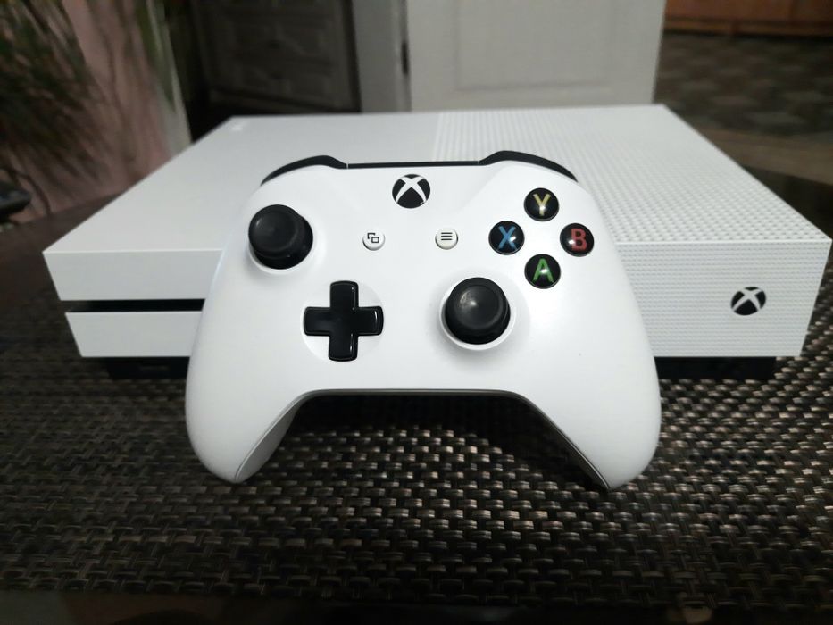 Xbox one S 1tb полный комплект
