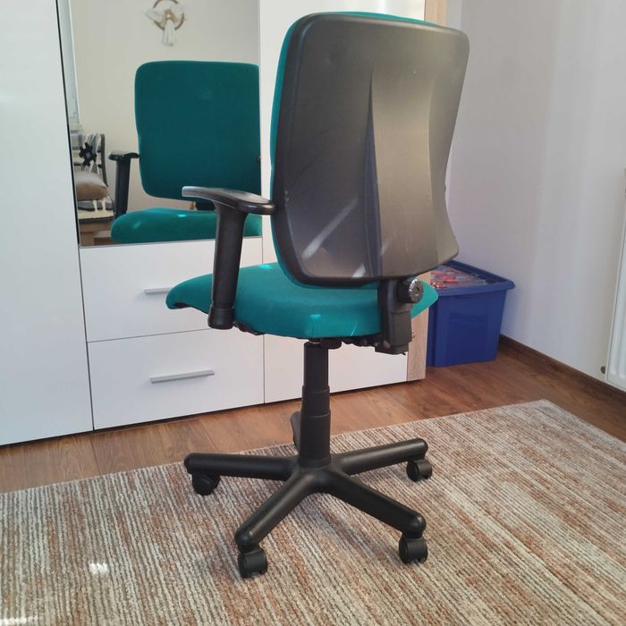Fotel obrotowy podnoszony