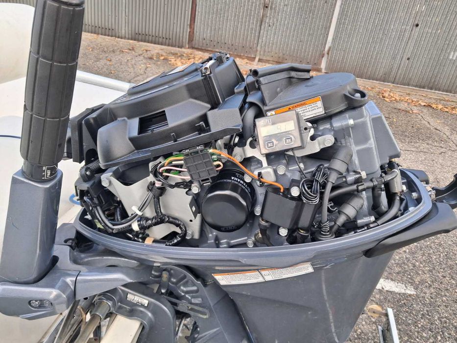 Ponton motorówka Arimar z silnikiem Yamaha 20km