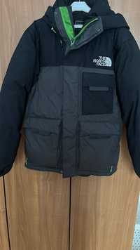 Kurtka puchowa The North Face r. S