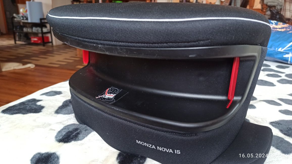 Захисний стільчик/ столик від автокрісла Monza Nova is