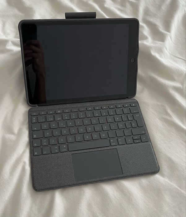 Ipad 7 geracao 32gb + capa e teclado logitech + capa + caixas