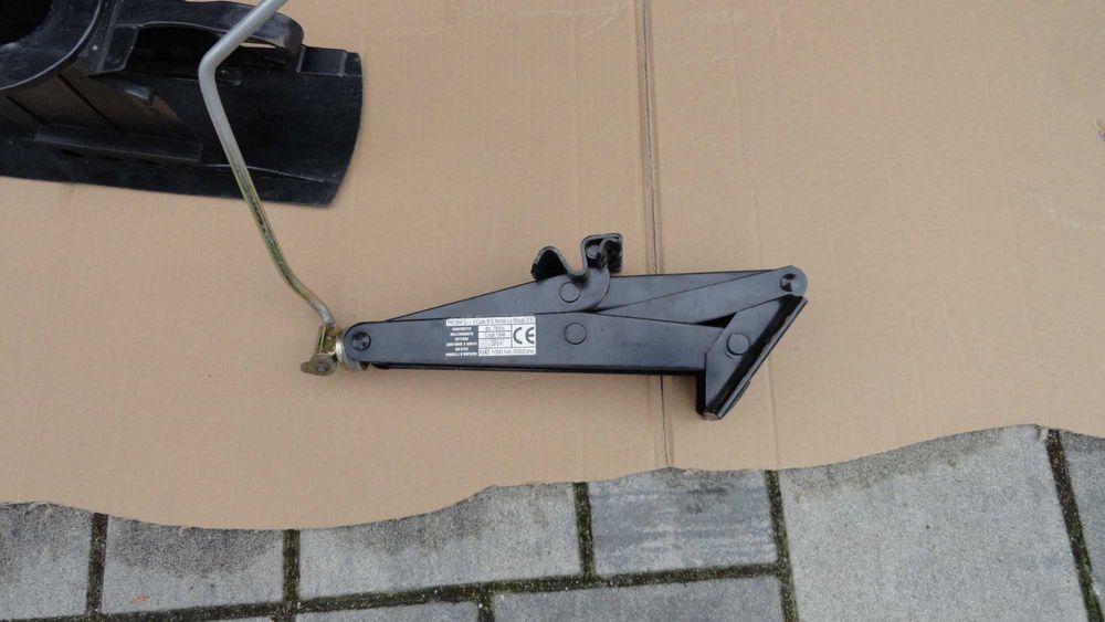 Lewarek Podnośnik Koła Fiat Uno Oryginał Klucz do Koła Komplet