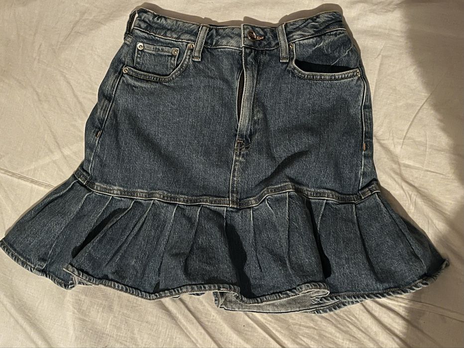 Джинсова спідниця з рюшами