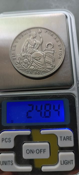 Продам серебряную монету