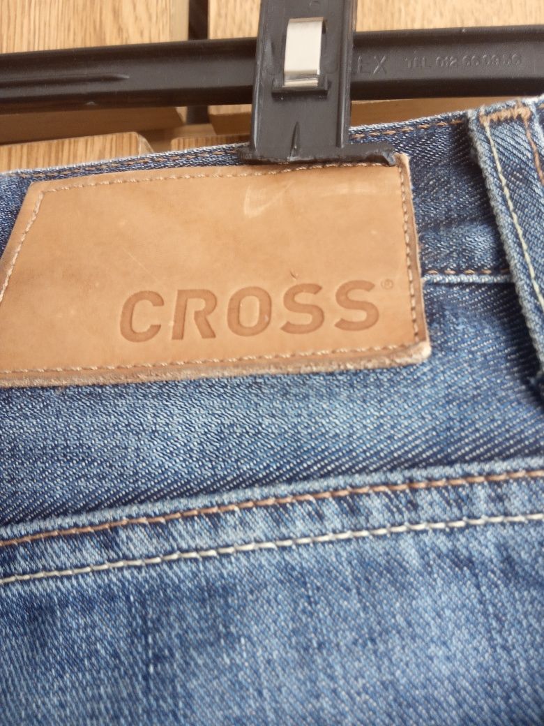 Spodnie jeansowe krótkie cross przed kolana