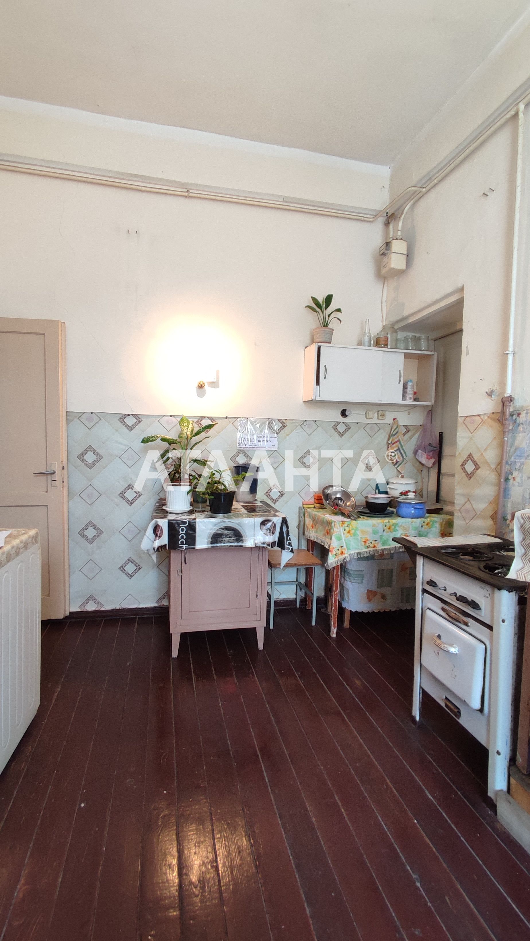 Продам кімнату у комунальній квартирі в центрі Одеси